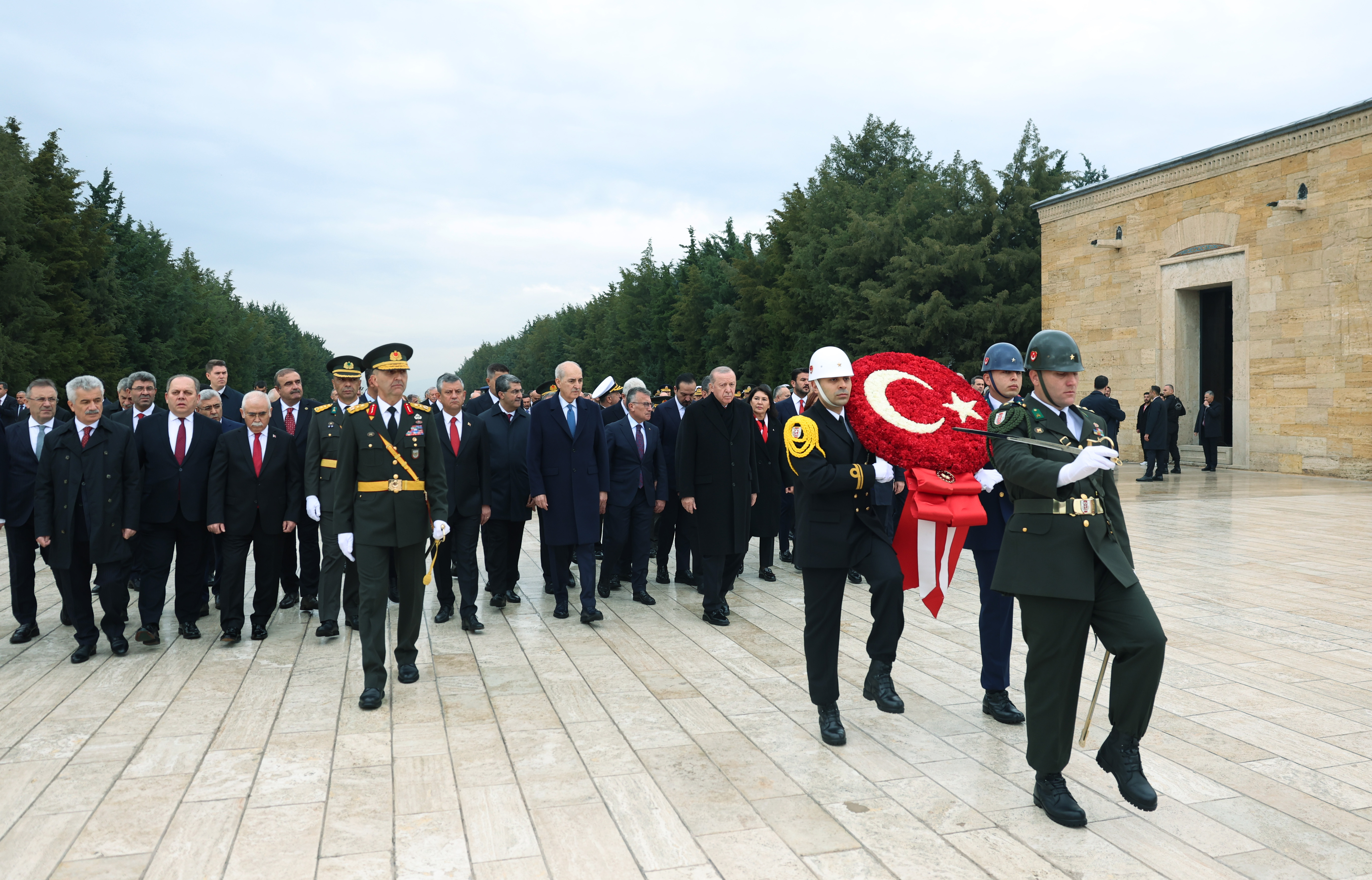 Cumhurbaşkanı Erdoğan başkanlığındaki devlet erkanı, Cumhuriyet'in 103. yılı dolayısıyla Anıtkabir'i