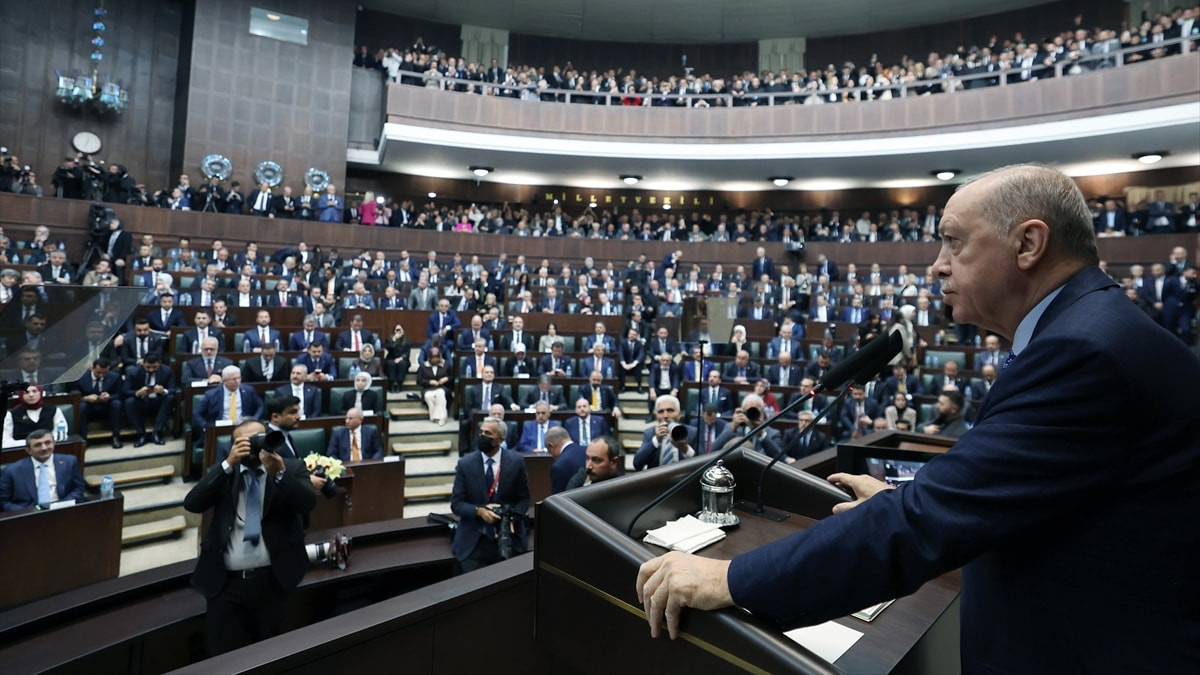 Cumhurbaşkanı Recep Tayyip Erdoğan, Yeni Parti Genel Başkanı Özgür Özel'in
