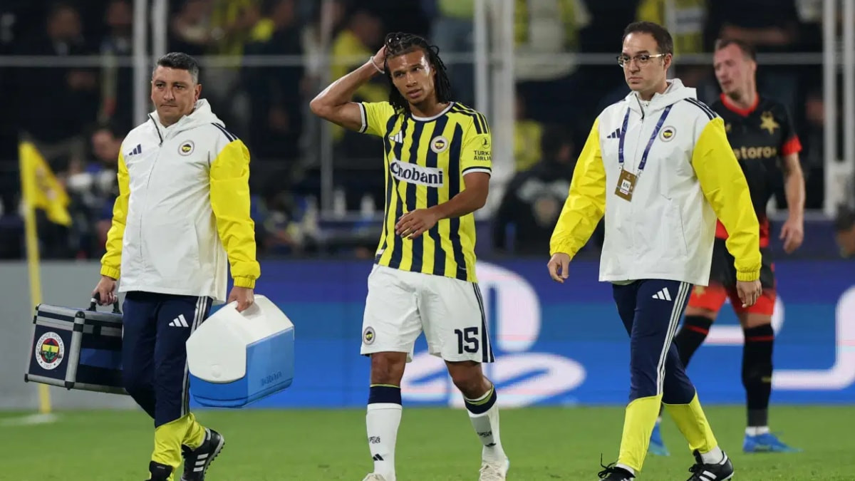 Fenerbahçe'nin Slavia Prag ile oynadığı UEFA Şampiyonlar Ligi maçında sakatlanan