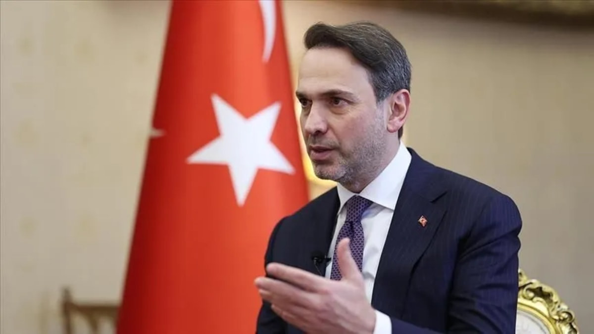 Alparslan Bayraktar, elektrik ve doğalgaza olası zam sorusunu yanıtladı. Bayraktar,