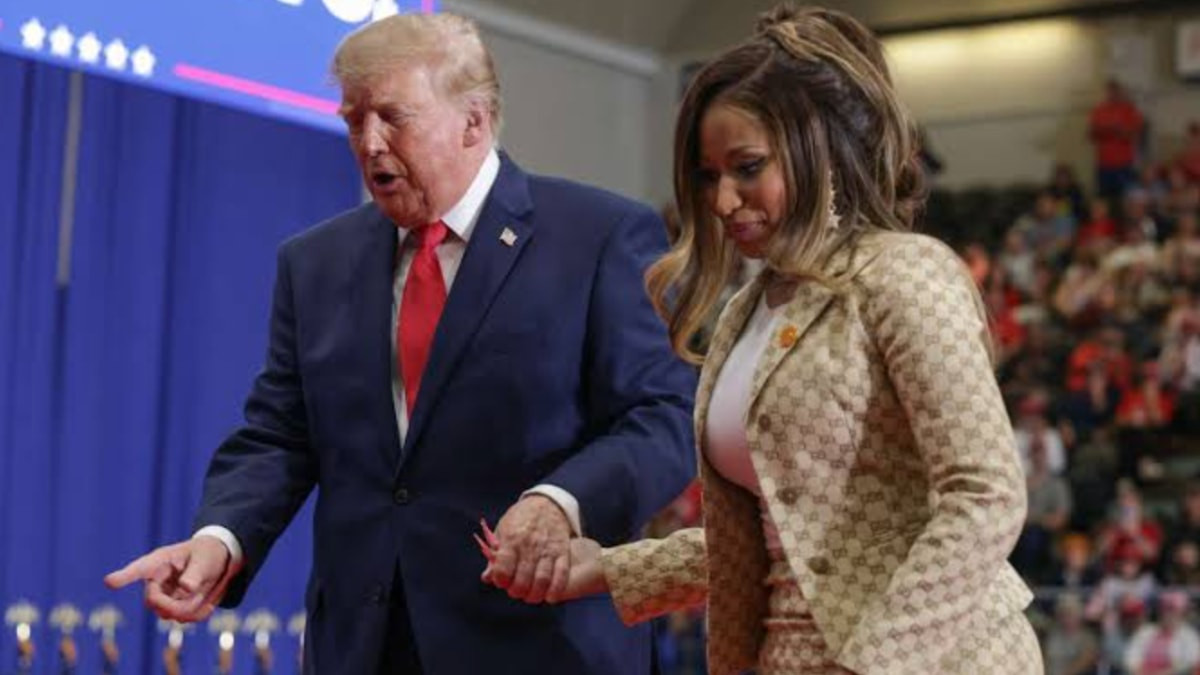ABD Başkanı Donald Trump, daha önce kalçalarından övgüyle bahsettiği ünlü