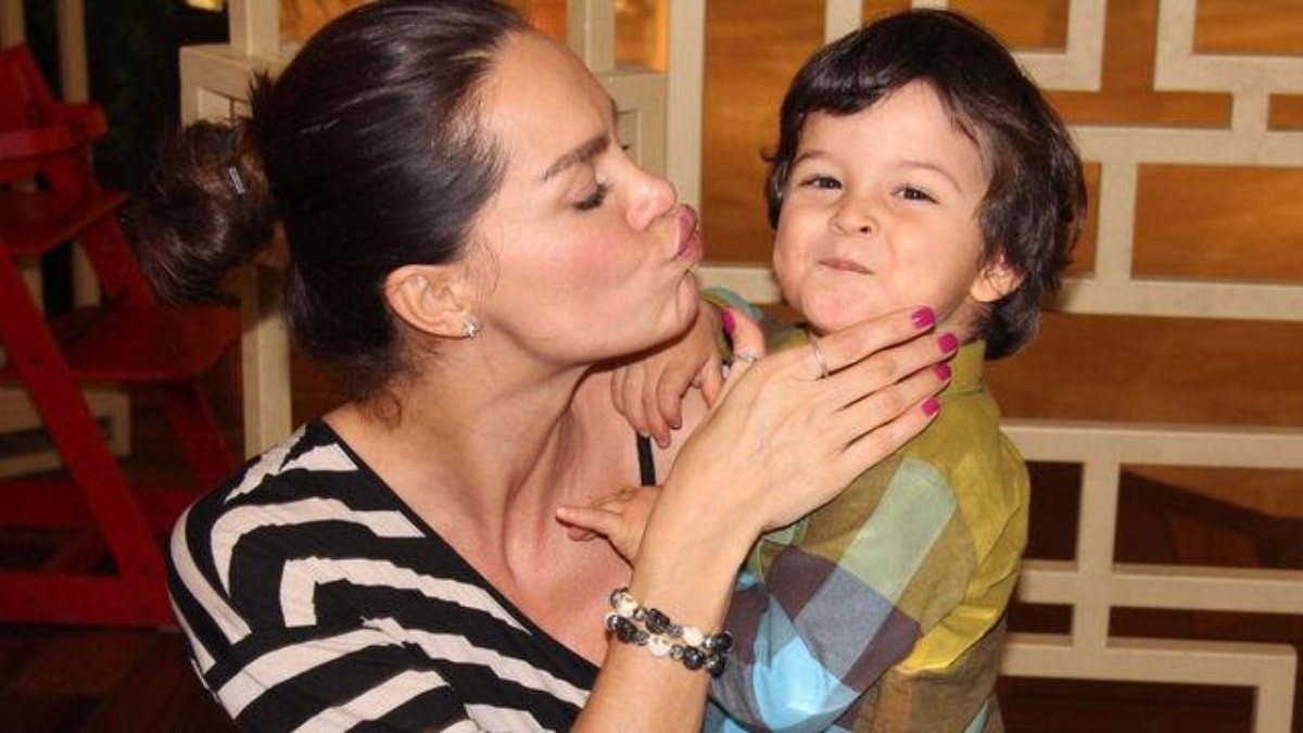 Ebru Şallı, 9 yaşında lenfoma hastalığı nedeniyle hayatını kaybeden oğlu