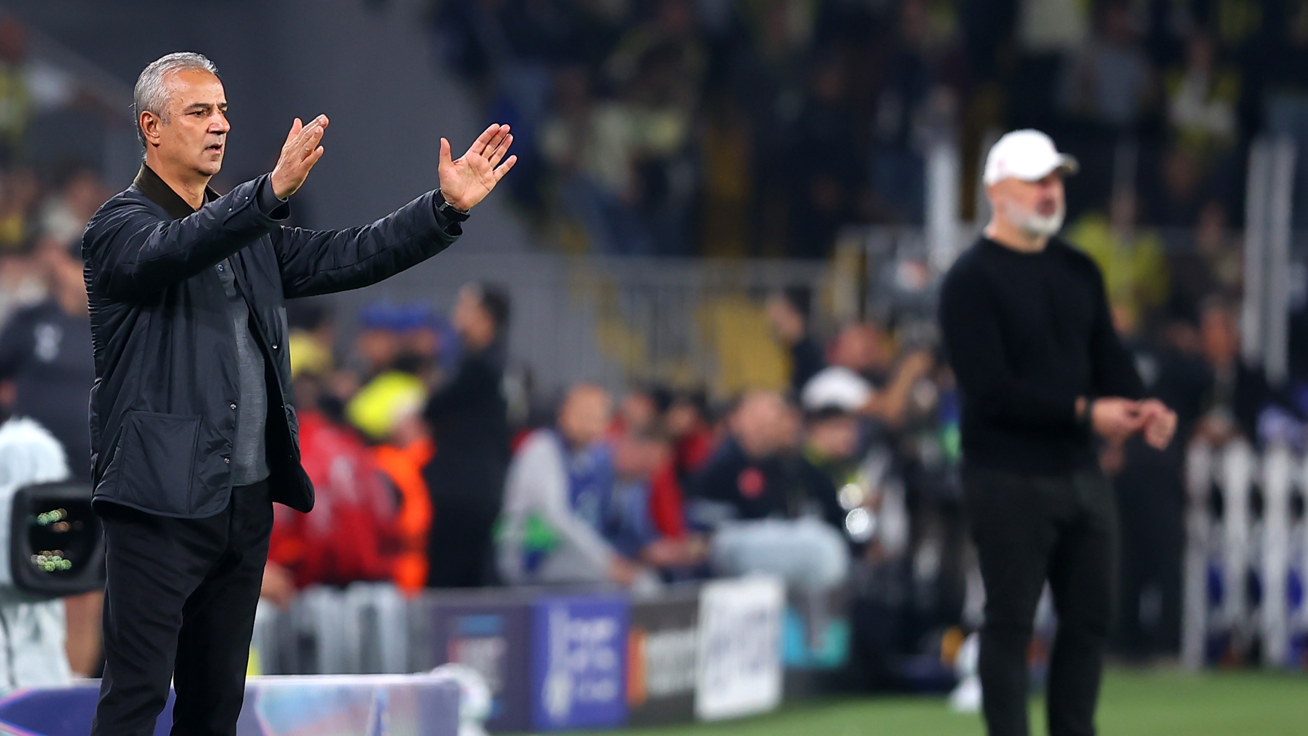 Fenerbahçe'nin Slavia Prag ile 2-0 öne geçtiği maçta 2-2 berabere