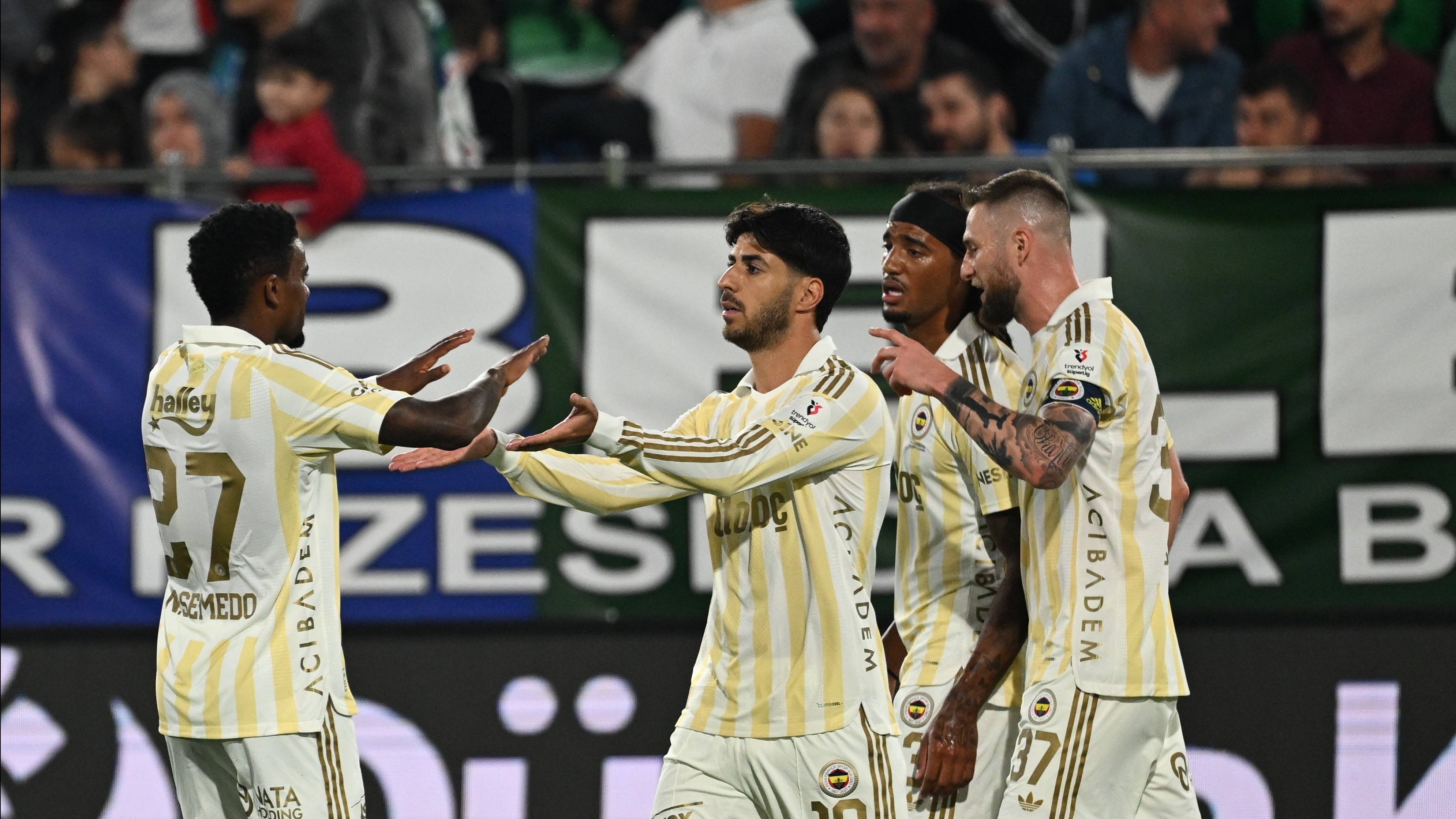 Aston Villa maçı öncesi dizinden rahatsız olan Marco Asensio riske