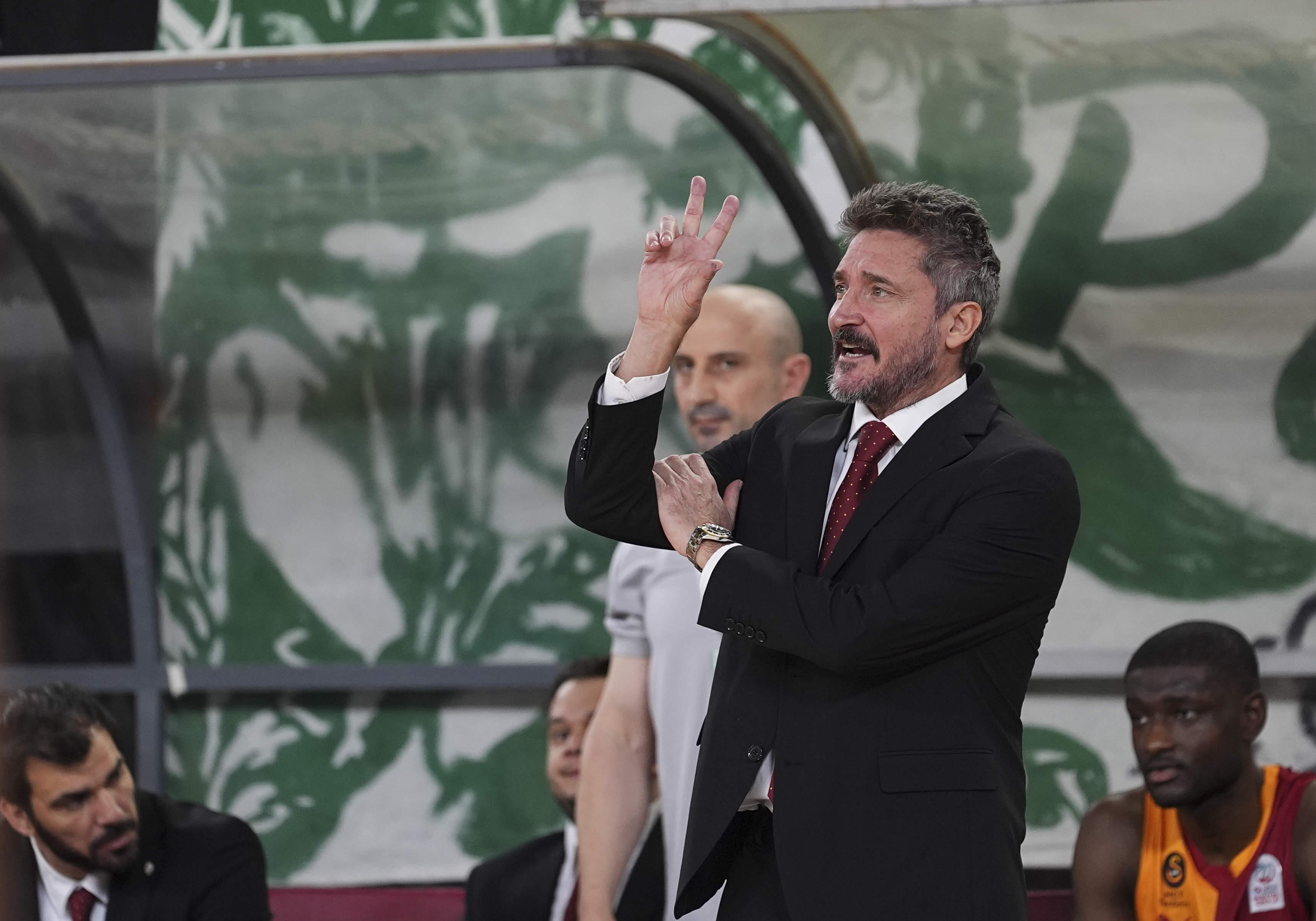 Ligde ve Avrupa'da alınan yenilgiler sonrası Gianmarco Pozzecco ile yollarını