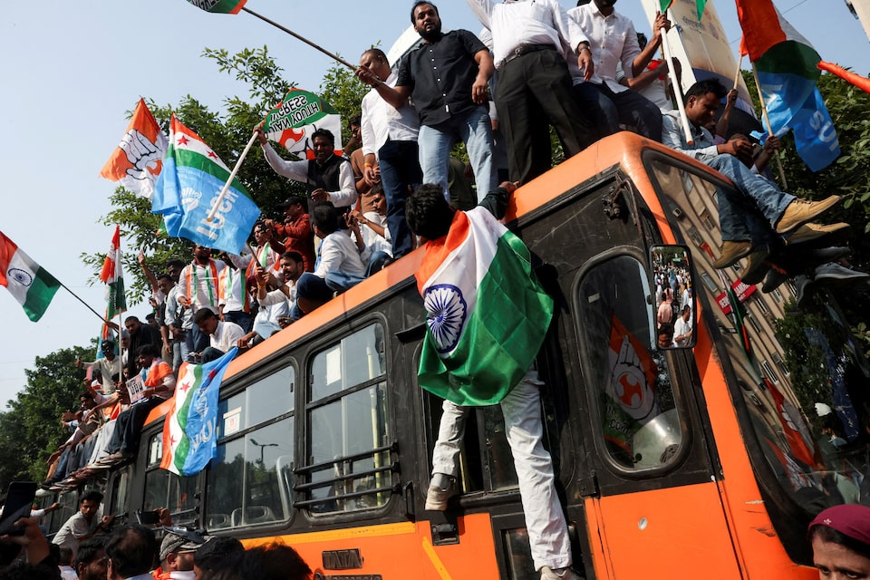 Hindistan'da Yüksek Mahkemenin hakaretine tepki olarak doğan gençlik hareketinin iki