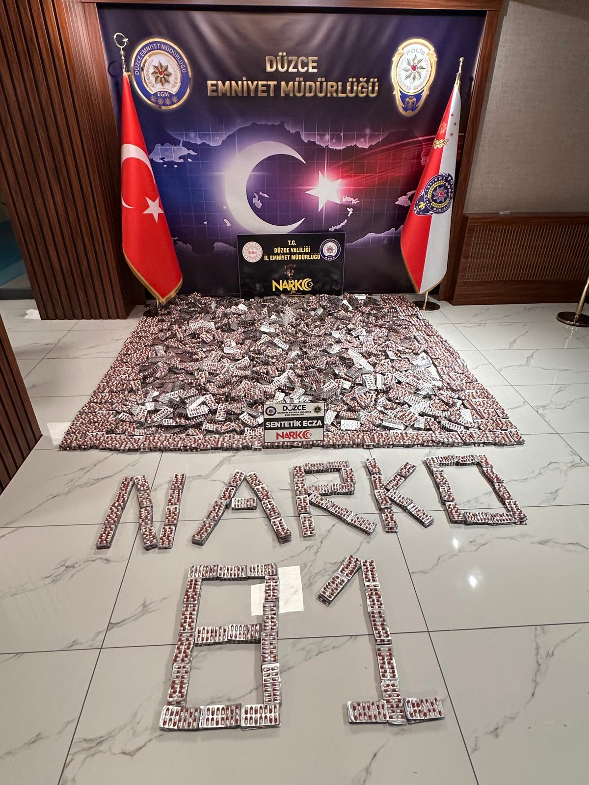 Düzce'de polis ekipleri tarafından iki yolcu otobüsünde piyasa değeri yaklaşık