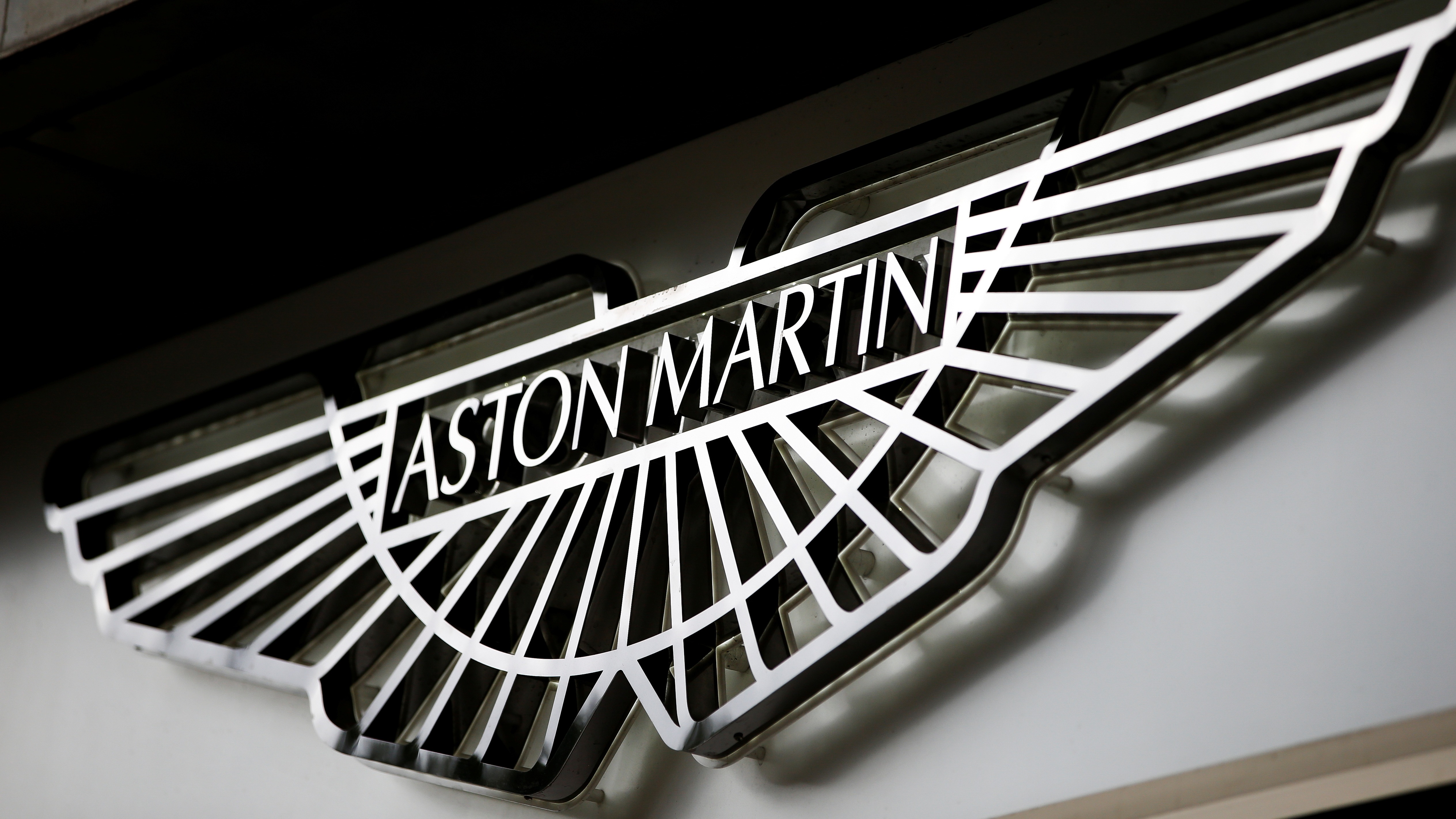 İngiliz lüks otomobil üreticisi Aston Martin, artan satışlarına rağmen zarar
