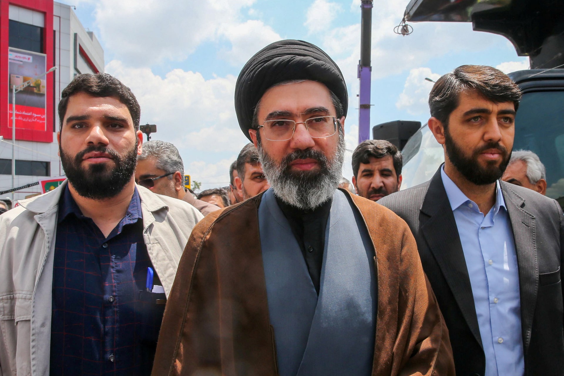İran dini lideri Mücteba Hamaney, komutanlara tehditlere coğrafi sınır tanımadan