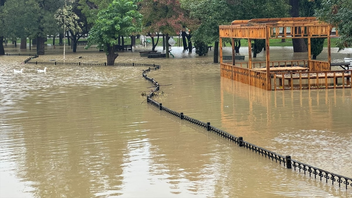 İstanbul Valiliği, yarın sabah saatlerinden itibaren bölgede yağışların yeniden başlayacağı