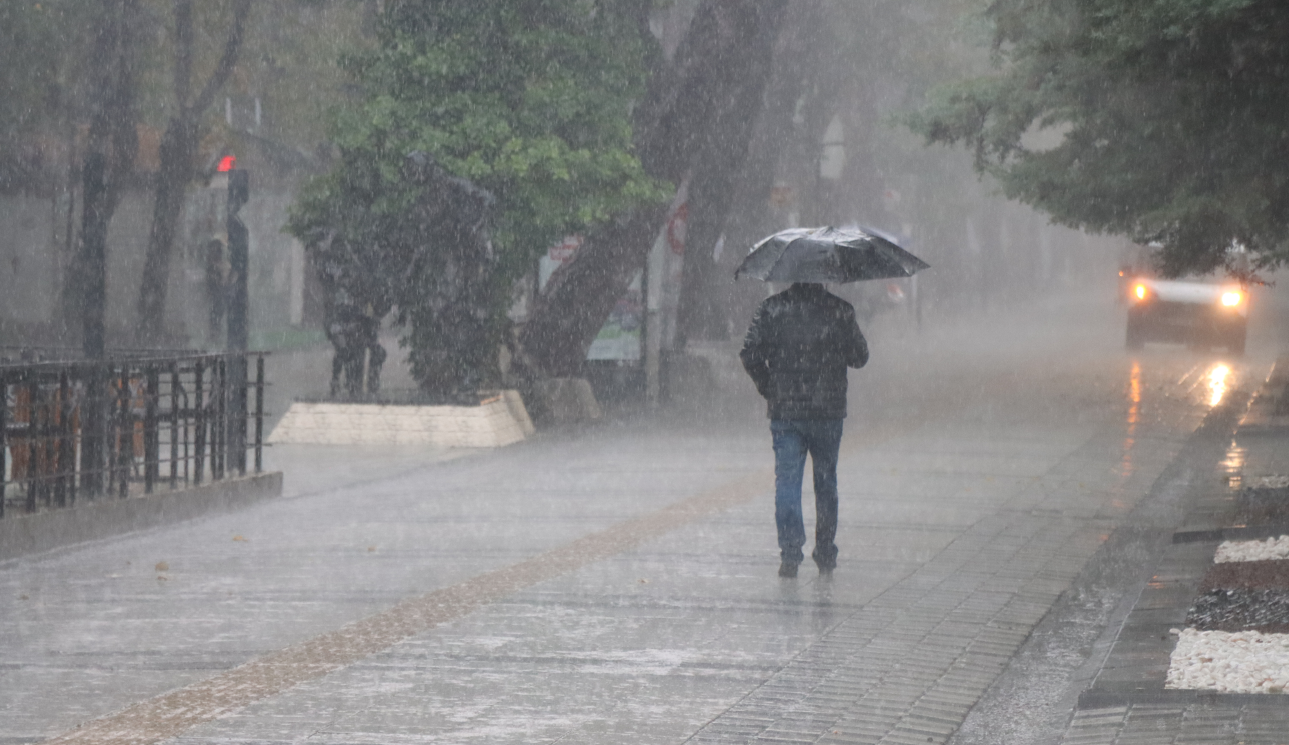 İstanbul'da dün altgeçitleri ve yolları göle çeviren kuvvetli yağışların ardından,