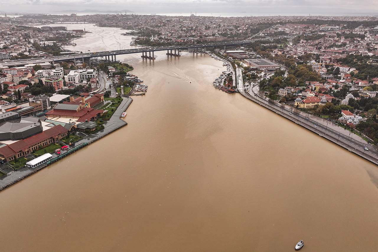İstanbul'da yaşanan sel felaketinde kaybolan bir kişinin daha cansız bedenine