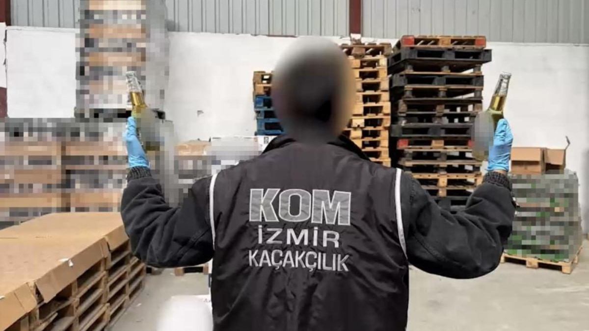 İzmir'de düzenlenen operasyonda 23 bin 40 şişe kaçak içki ele