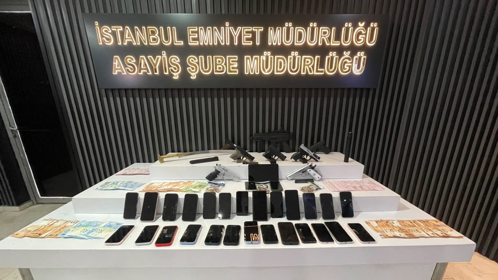 Almanya'da 4 milyon dolarlık dolandırıcılıkla suçlanan şüpheli, İstanbul'da sahte kimlikle