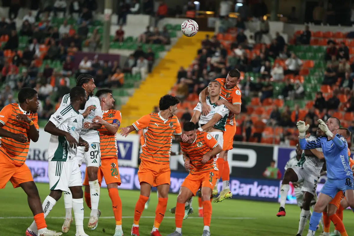 Süper Lig'de 9. haftanın açılış maçında Kocaelispor, Alanyaspor'u deplasmanda 2-1