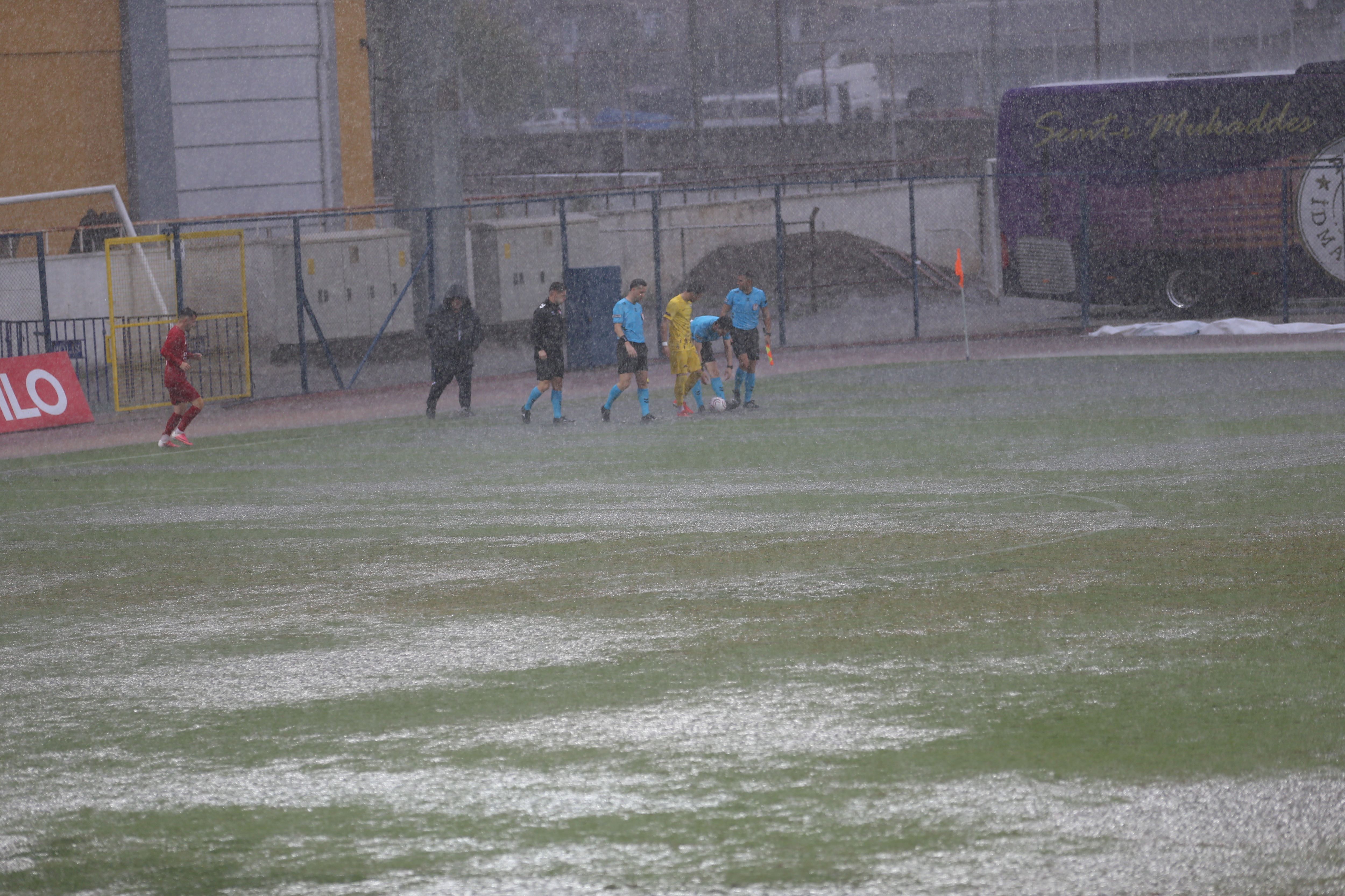 Fethiye İlçe Stadı'nda oynanan maçın ilk yarısını Eyüpspor 2-1 önde
