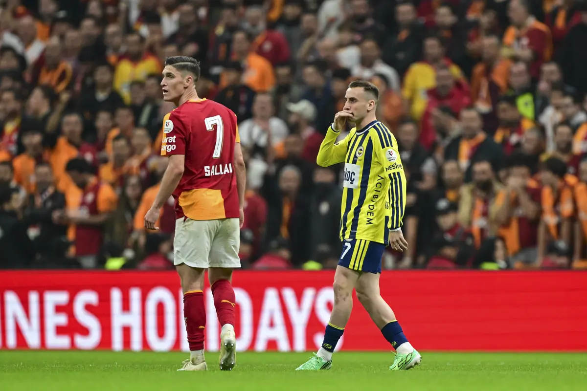 Karşılaşmanın bitimiyle birlikte Sallai ve Kerem arasında yaşananlar bir anda