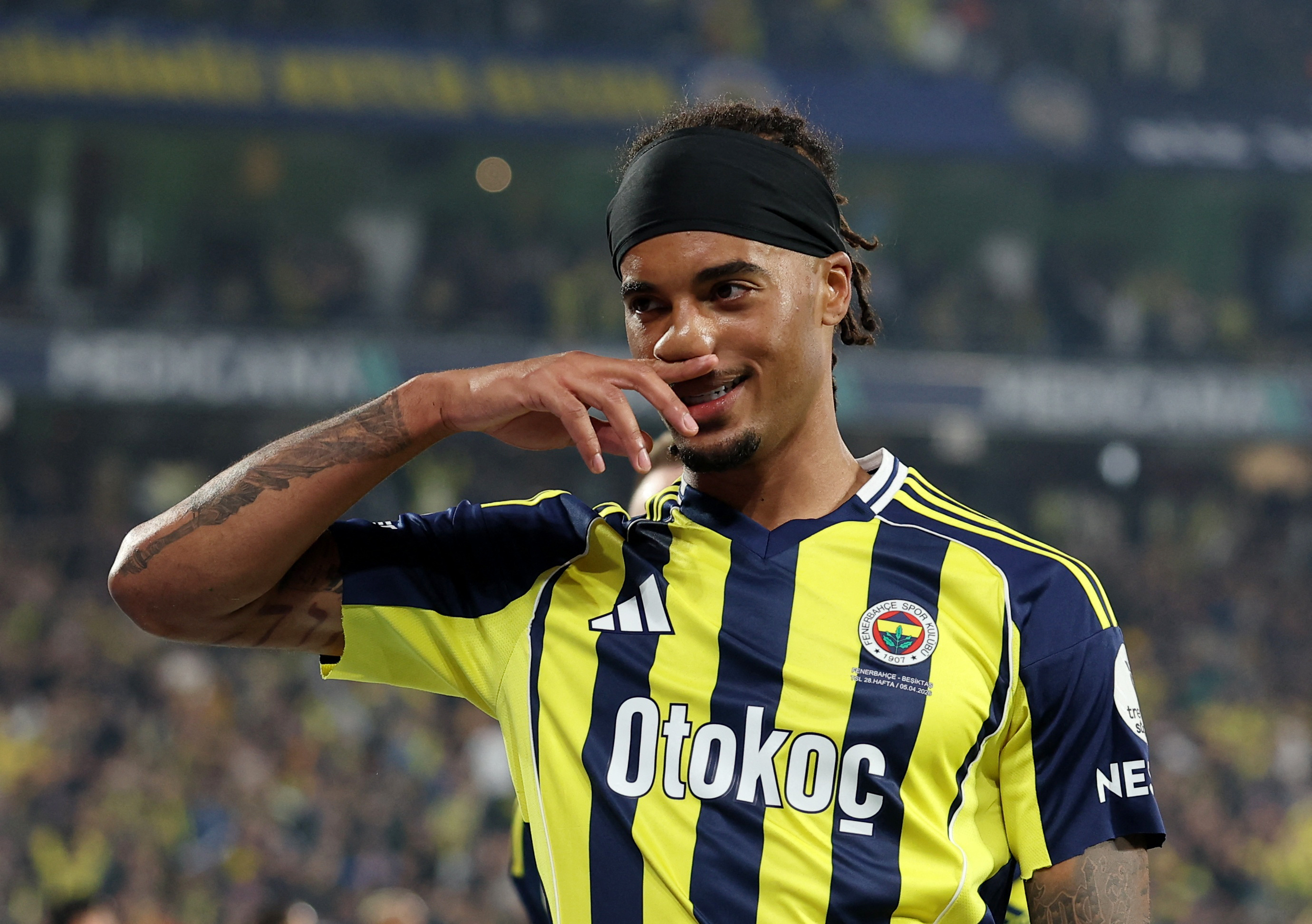 Fenerbahçe'nin yıldızı Archie Brown, Aston Villa maçına saatler kala transfer