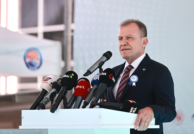 Mersin'de Büyükşehir, Yenişehir ve Mezitli belediyelerine yönelik yolsuzluk soruşturmasında bir