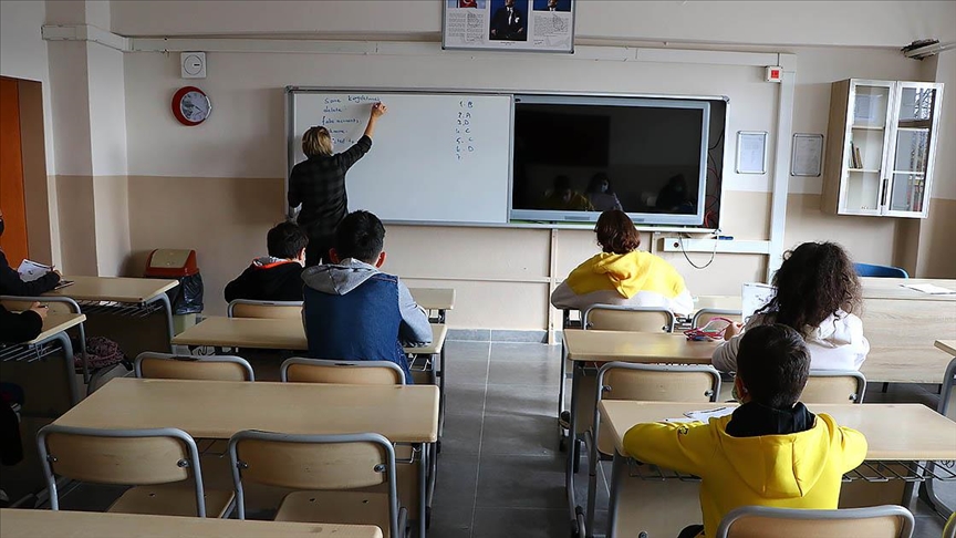 Milli Eğitim Bakanlığı, özel eğitim kurumlarını yakın takibe aldı. Ruhsatında