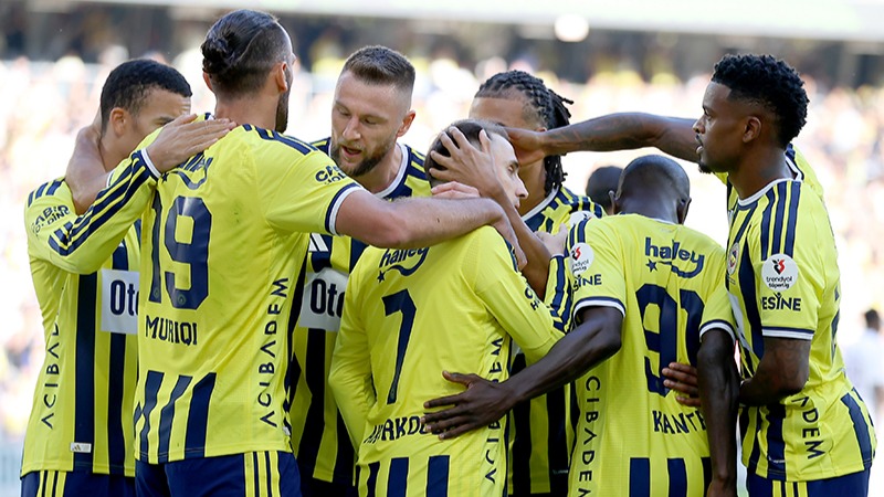 Liglere verilen milli araya Eyüpspor galibiyetiyle giren Fenerbahçe'de moralleri bozan