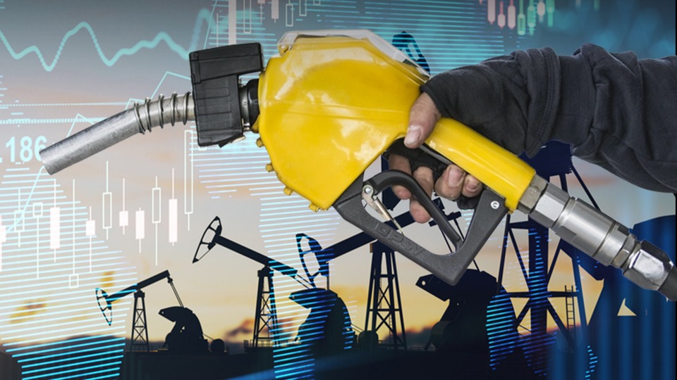Petrol fiyatlarındaki gerilemenin etkisiyle birlikte motorin fiyatlarına indirim geldi. İndirim