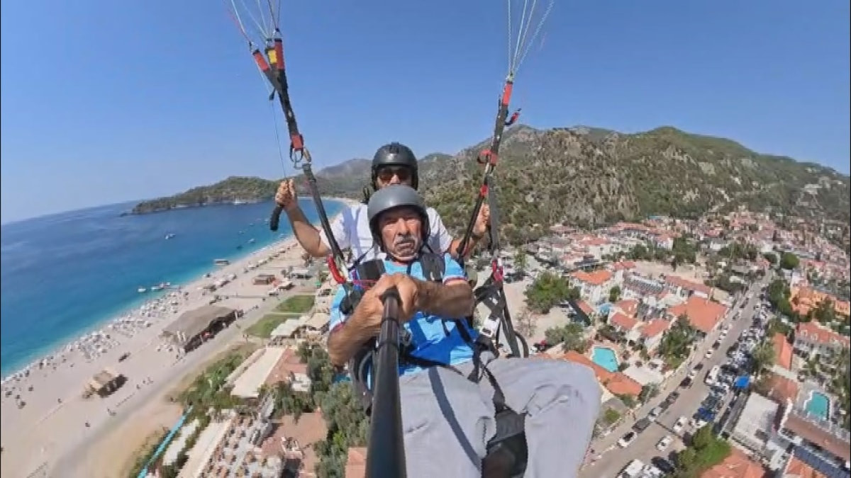 Almanya'dan tatil için Muğla'nın Fethiye ilçesine gelen 94 yaşındaki Yakup
