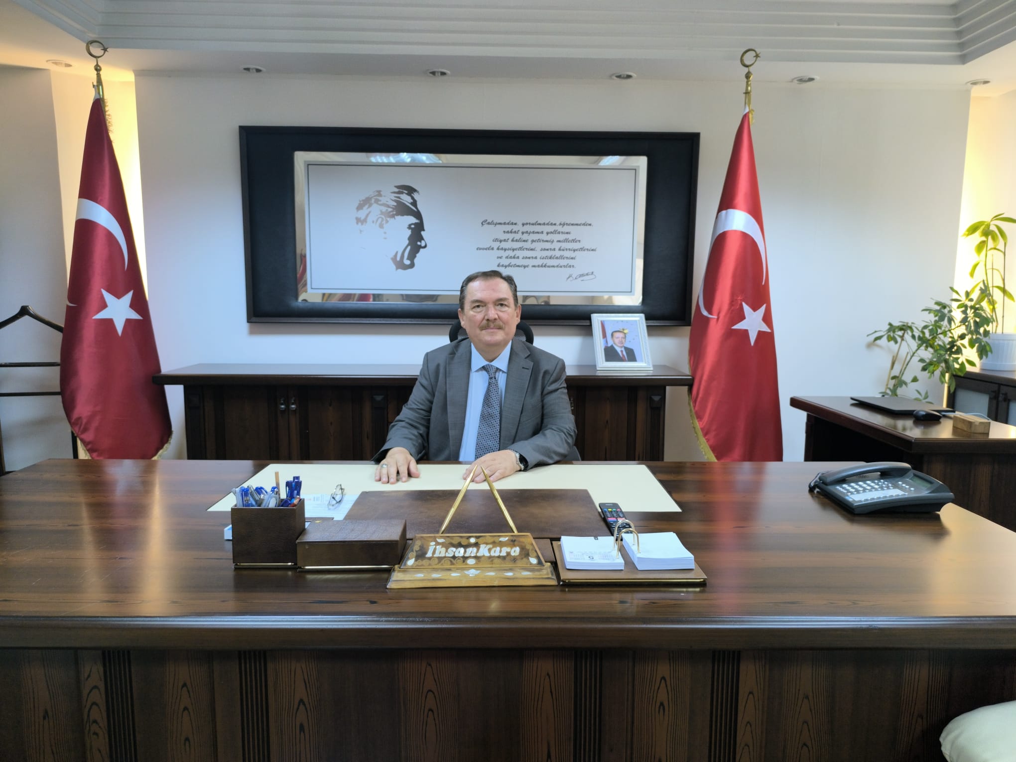 Antalya'da Muratpaşa Kaymakamı İhsan Kara evinde geçirdiği kalp krizi sonucu