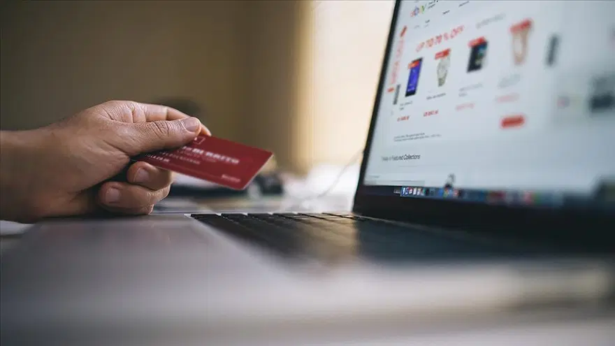 Ticaret Bakanlığı, e-ticarette sahte yorum ve puanlarla tüketiciyi kandıran işletmelere