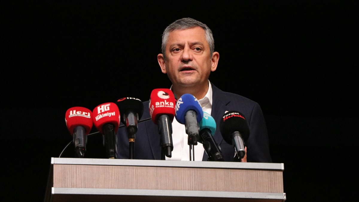 Yeni Parti Genel Başkanı Özgür Özel, CHP Genel Başkanı Kemal