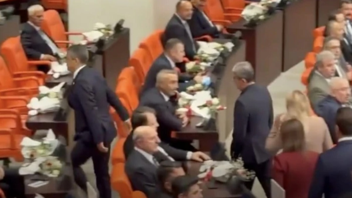 TBMM'de yeni yasama yılı açılışında Cumhurbaşkanı Erdoğan kürsüye çıktığı sırada