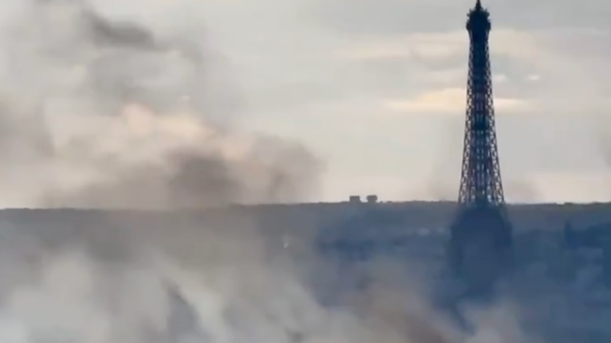 Fransa'nın başkenti Paris'te 100 binden fazla kişinin katıldığı belirtilen protestoların