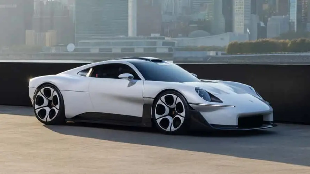 Alman spor otomobil üreticisi Porsche, 911'in üzerinde konumlandıracağı yeni süper