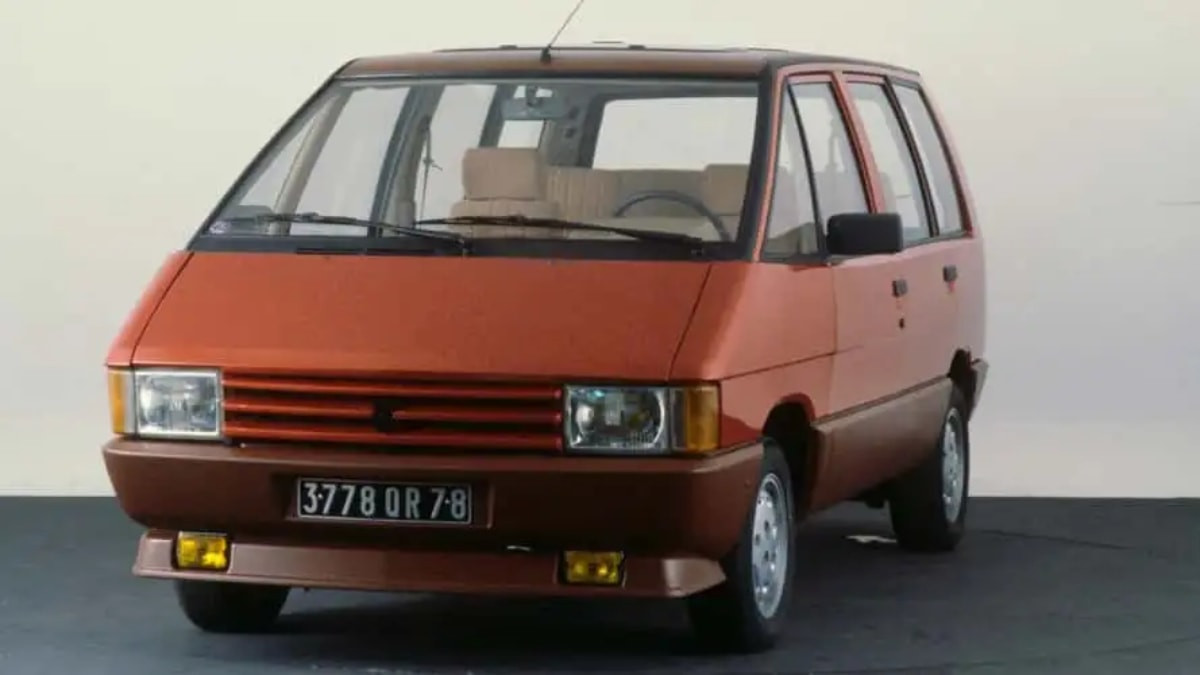 Renault, 1980'lerin ikonik minivan modeli Espace'i tamamen elektrikli fütüristik bir