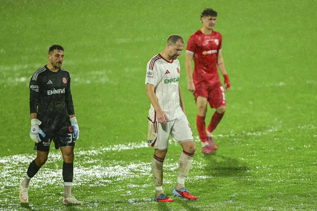 1. Lig'in 10. haftasında oynanan Ümraniyespor - Boluspor müsabakasında yoğun