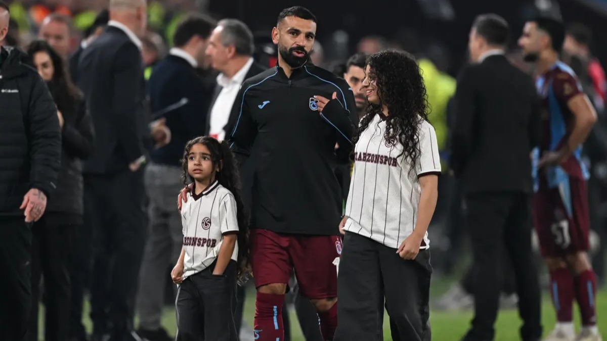 Mohamed Salah, Liverpool'da oynarken sık sık yaptığı gibi maç sonunda