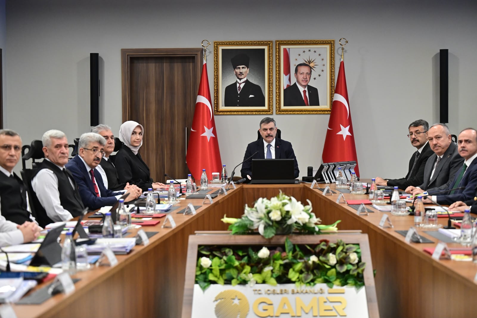 Okul saldırıları, uyuşturucu ve zorbalık tehlikelerine karşı İçişleri Bakanlığı'nın Şefkat