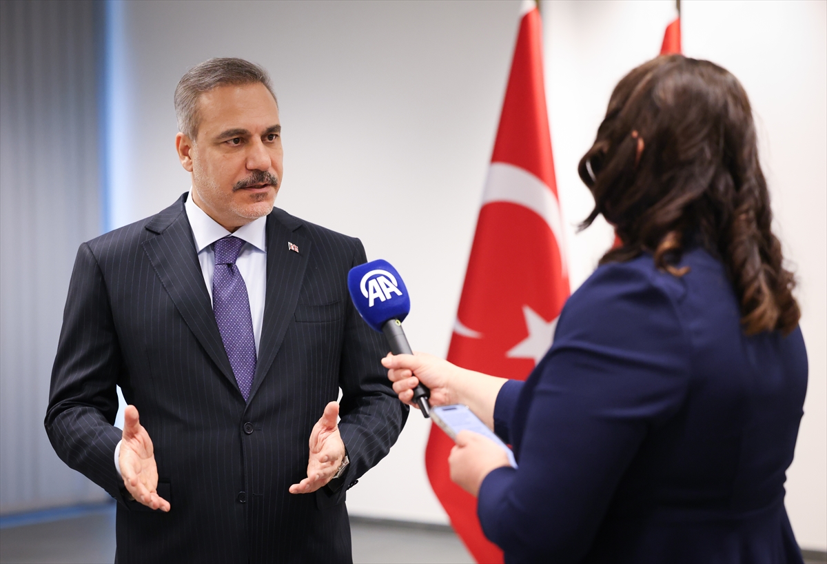Türkiye'nin girişimiyle İstanbul'da buluşan R4 ve E3 ülkelerinin dışişleri bakanları,