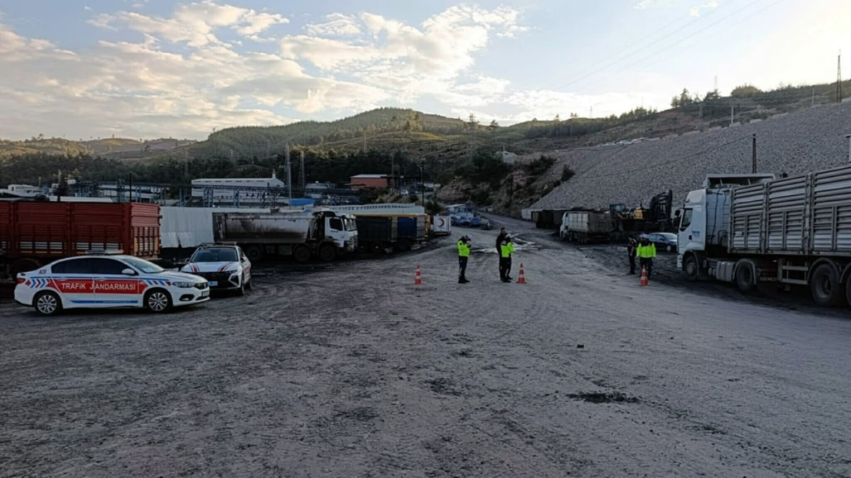 Manisa'nın Soma ilçesinde faaliyet gösteren bir madende meydana gelen göçükte