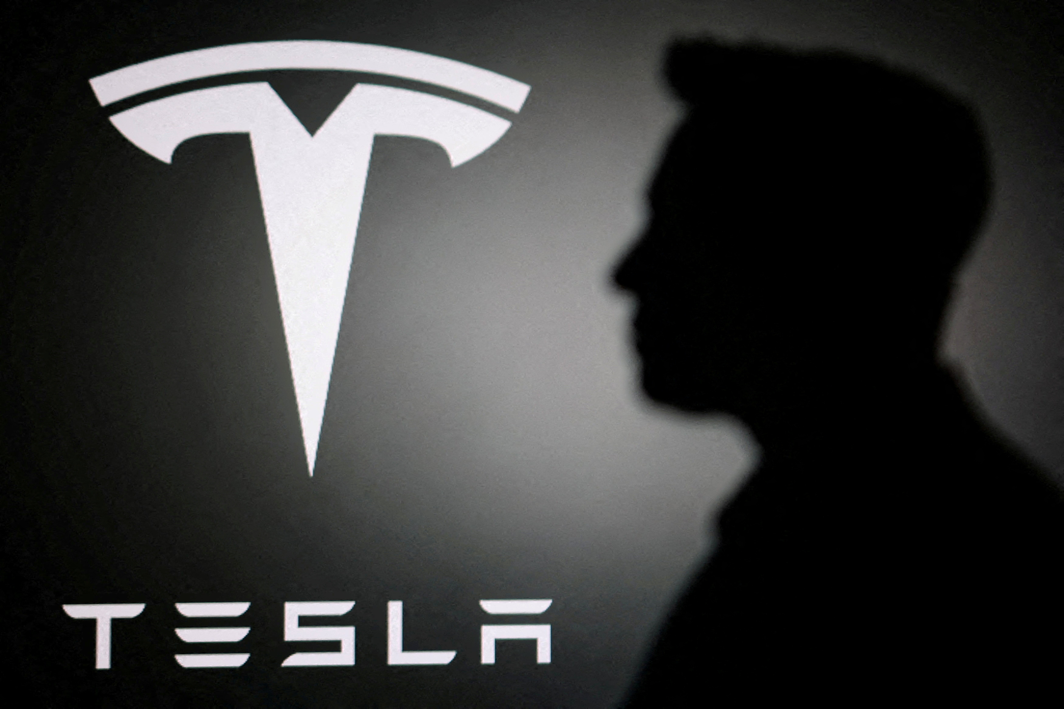 Elon Musk, SpaceX ile Tesla'nın olası bir birleşmeyi değerlendirmek üzere