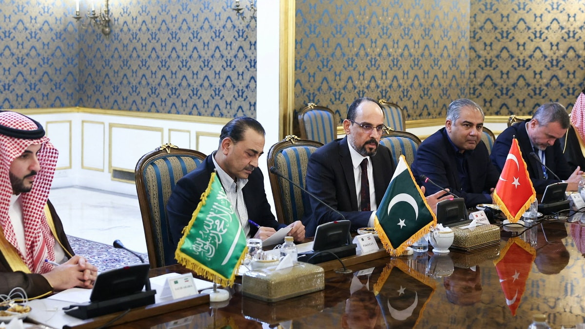 İran’ın başkenti Tahran’da Türkiye, Pakistan, Suudi Arabistan ve İran arasında