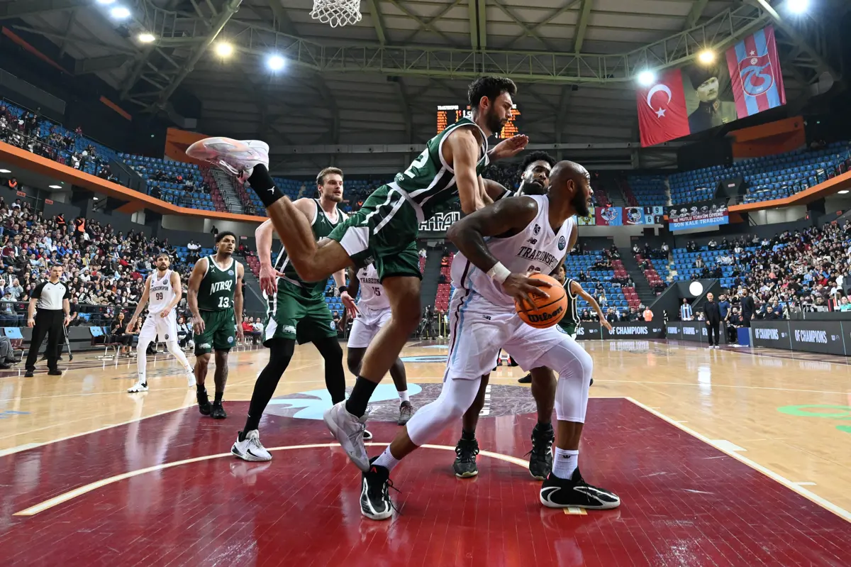 Normal süresi 76-76 biten maçın uzatmasında rakibine 17-7 üstünlük kuran
