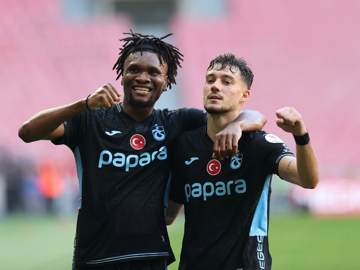 Samsunspor deplasmanında ilk yarıya 3 gol sığdıran Trabzonspor. Melih Kabasakal'ın
