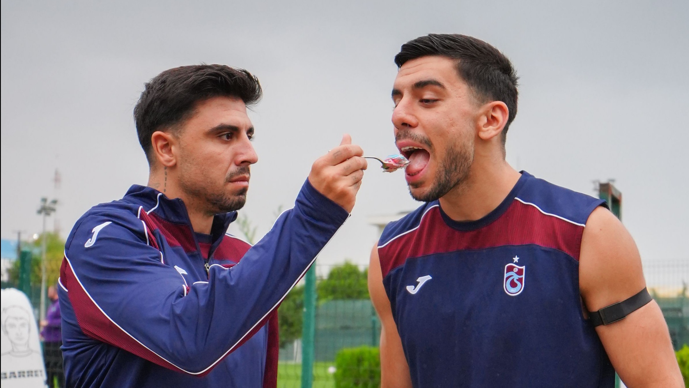 Samsunspor maçının hazırlıklarını sürdüren Trabzonspor'da idman sonrası Cenk Özkacar için