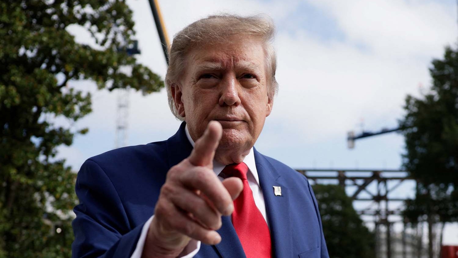 ABD Başkanı Donald Trump, protestoların hafta sonu iyice şiddetlendiği Fransa'nın