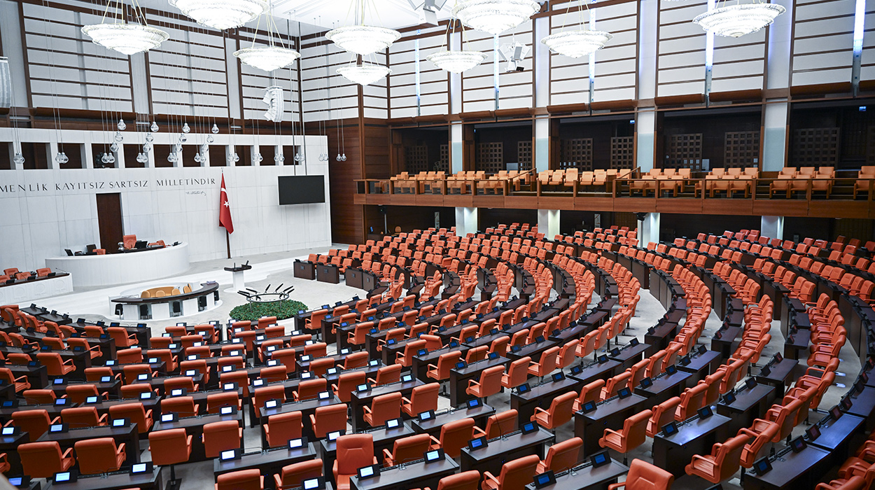 TBMM'de 10 Ağustos'ta çerçeve yasanın kabul edilmesinin ardından başlayan tatil