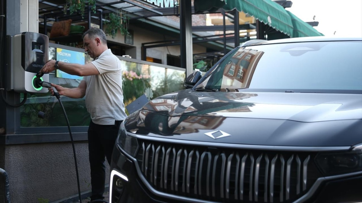 Türkiye'de elektrikli ve hibrit otomobiller, yılın 9 ayında 326 bin