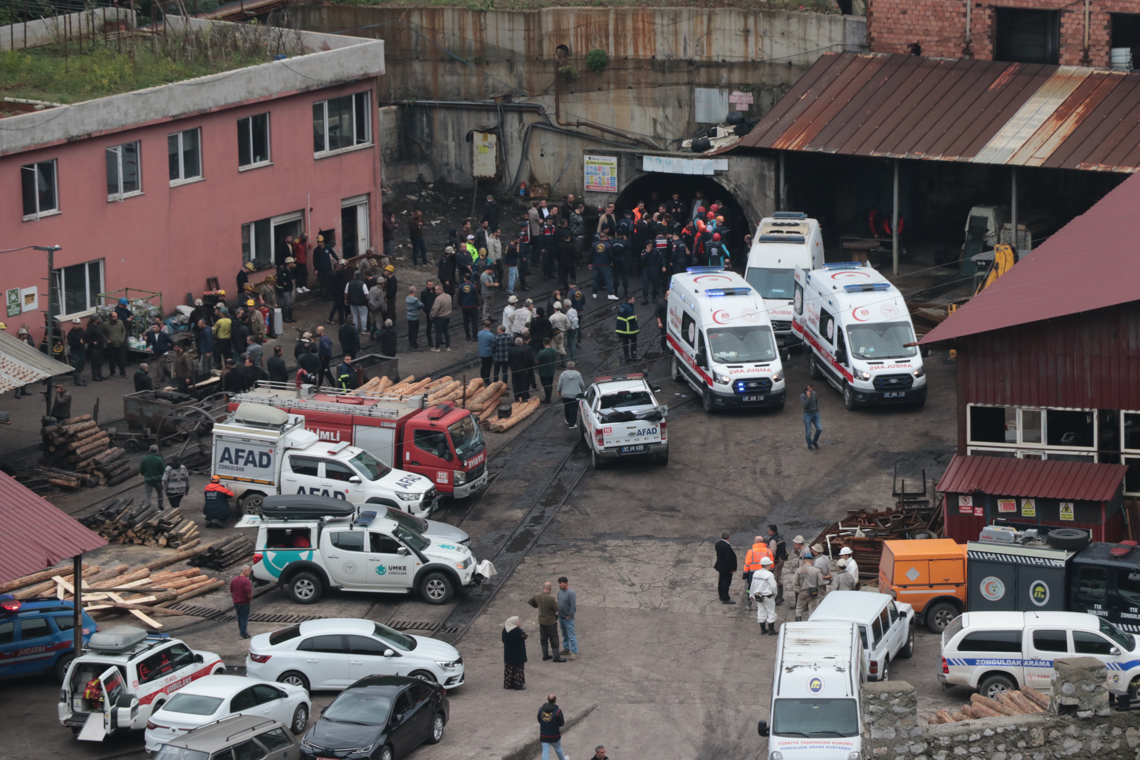Zonguldak'ta 3 işçinin hayatını kaybettiği maden ocağındaki patlamaya ilişkin üç