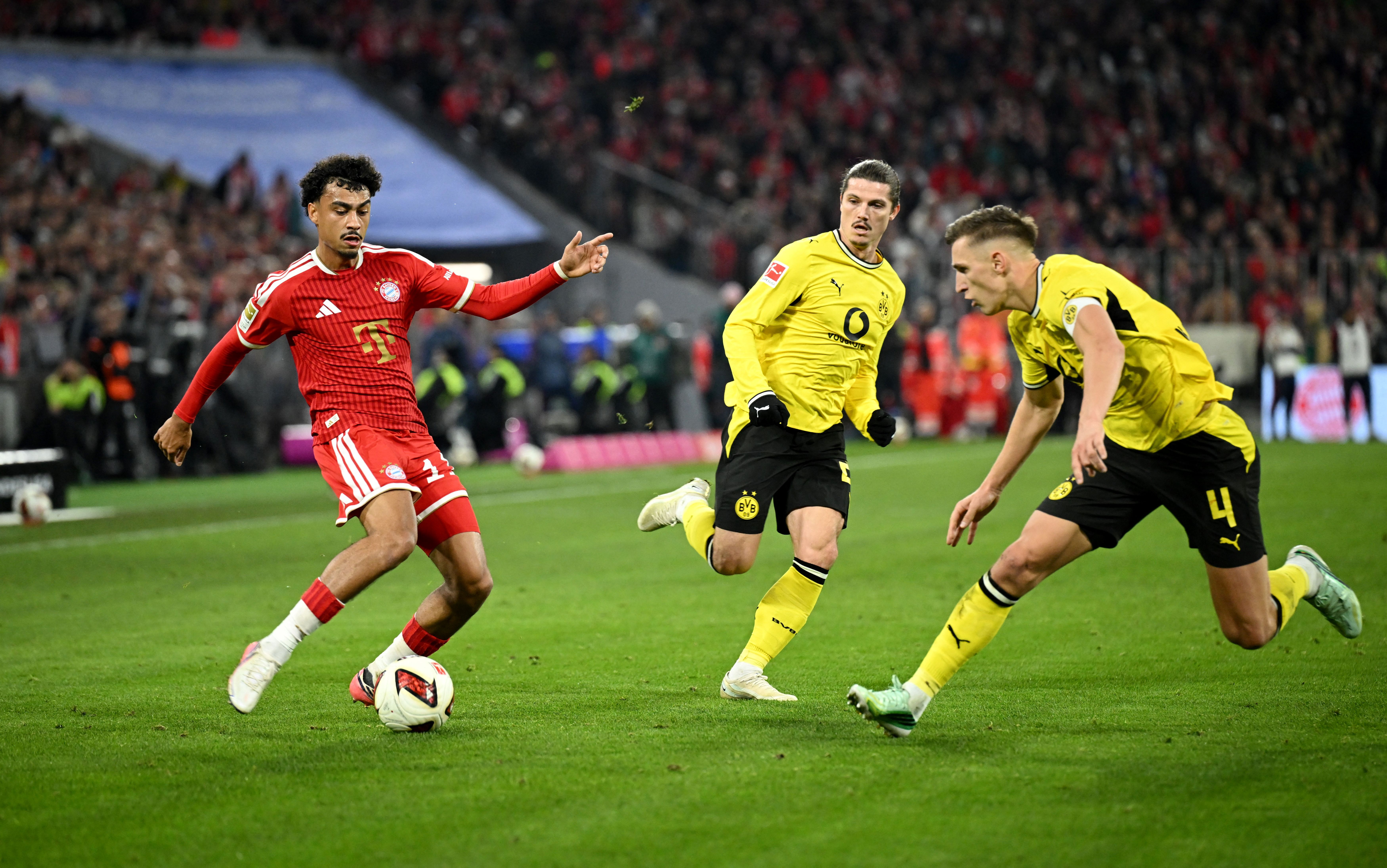Almanya'da liderlik maçında Bayern Münih ile Borussia Dortmund 2-2 berabere